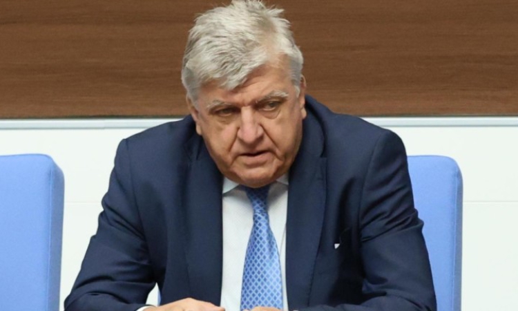 Манол Генов: Безсмислен вот на недоверие, само само се губи време